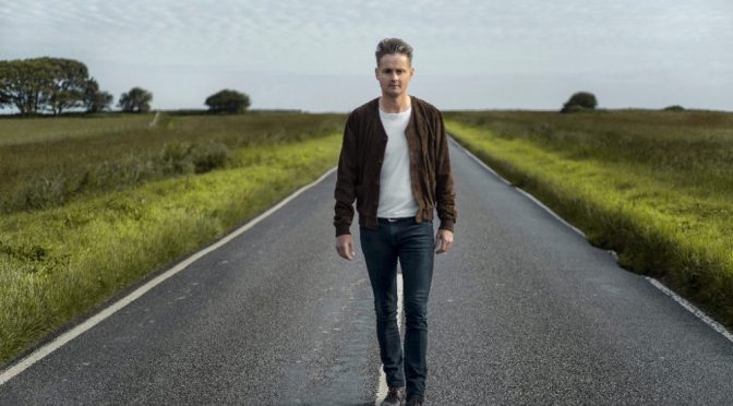 Tom Chaplin anuncia su debut como solista
